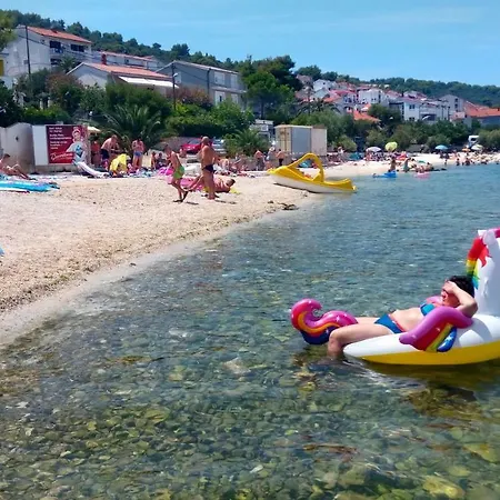 Апартаменти Dora *